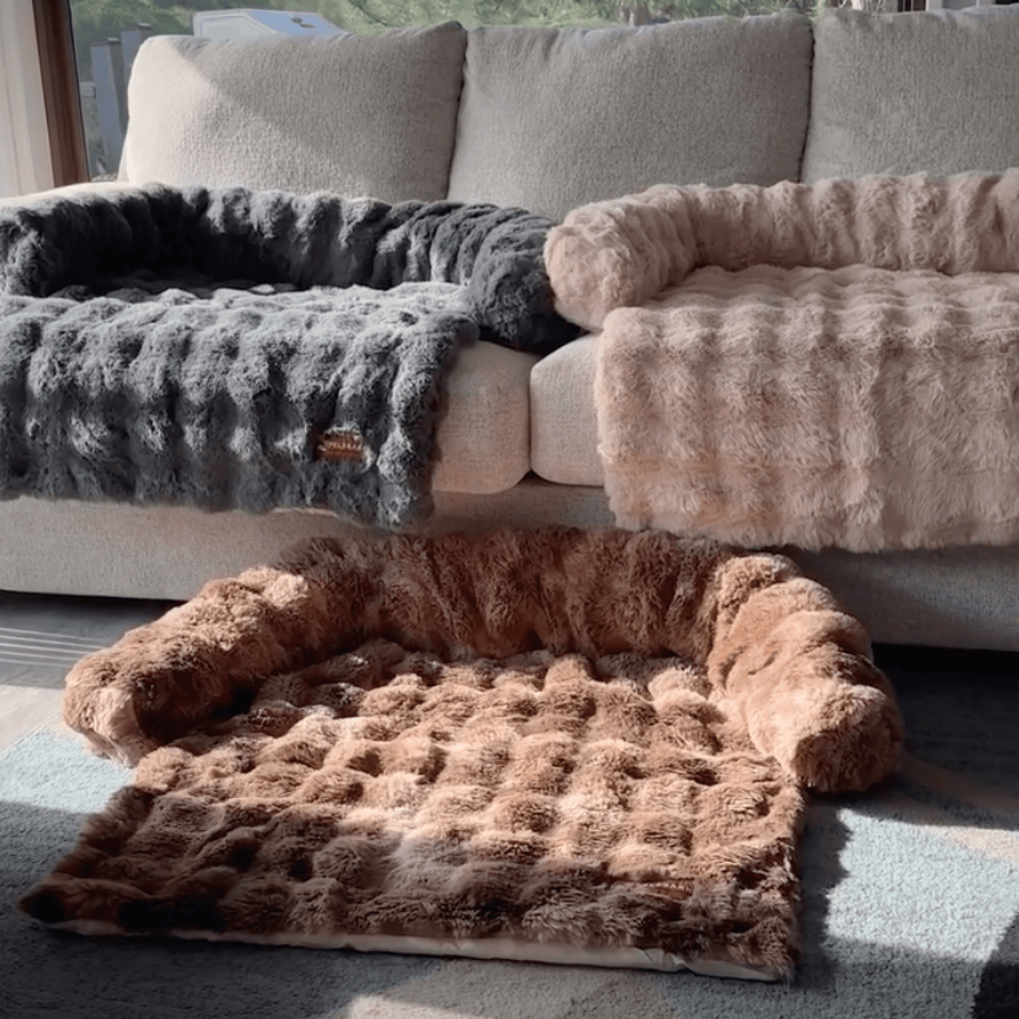 Luxurious Cozy Pelsbarn Sofa Bed + Fluffy Calming Blanket